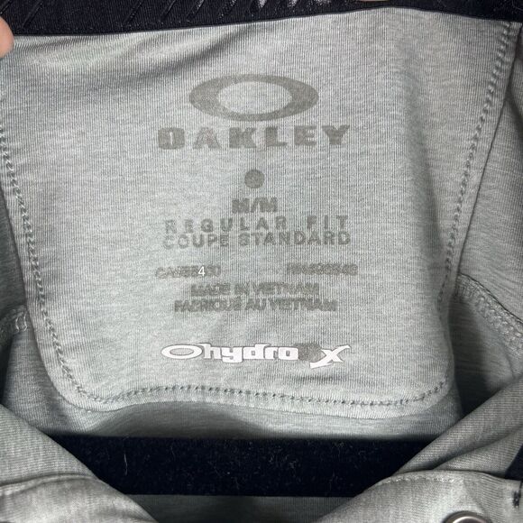 Oakley Shirt Mens Medium Gray Short Sleeve Golfing Polo Lightweight Regular Fit - Picture 2 of 8